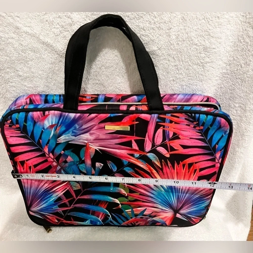 Cosmetic/jewelry travel case
